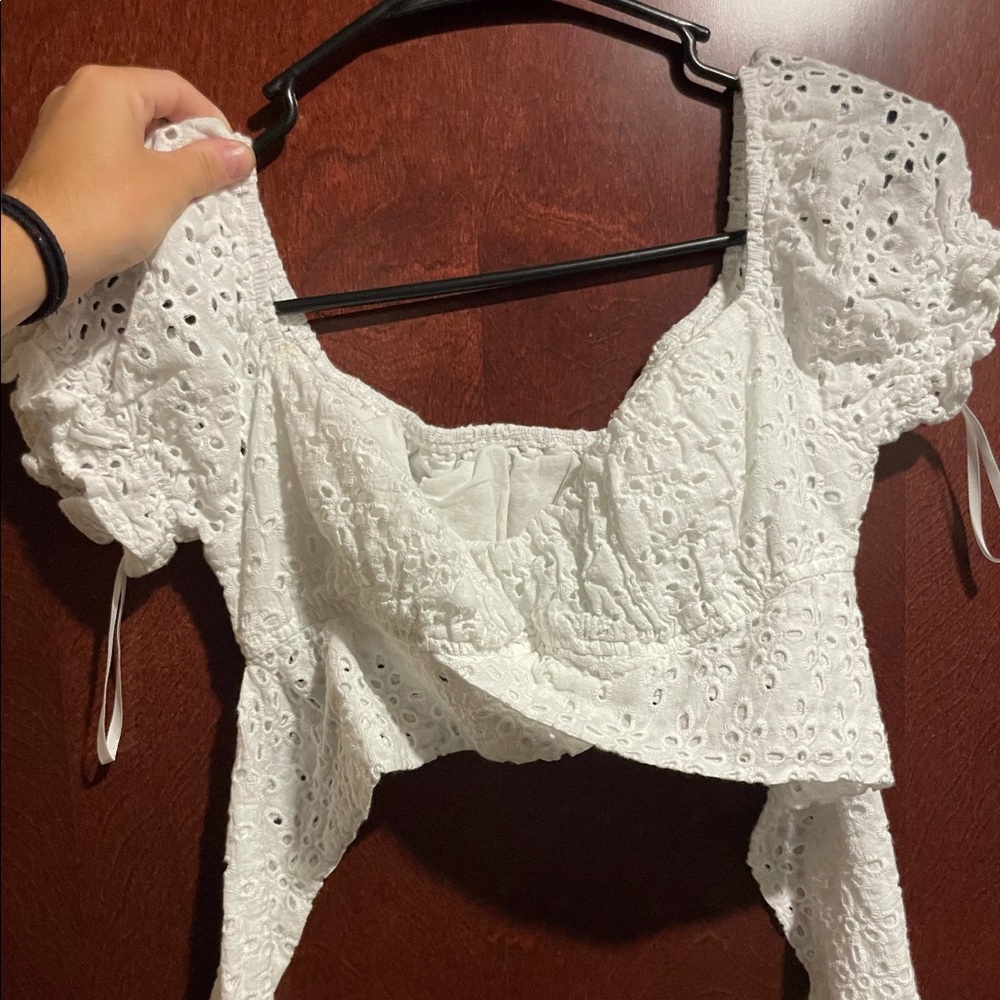 White tie around top!!